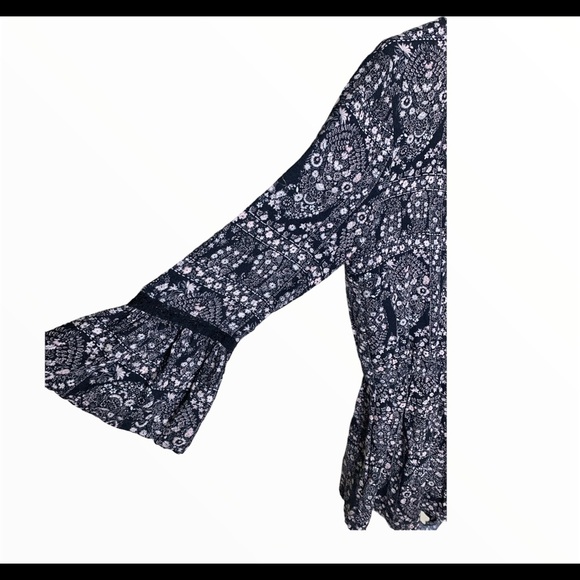 AMERICAN EAGLE OUTFITTERS Floral Surplice Faux Wrap Romper Black Size Small - Picture 10 of 11